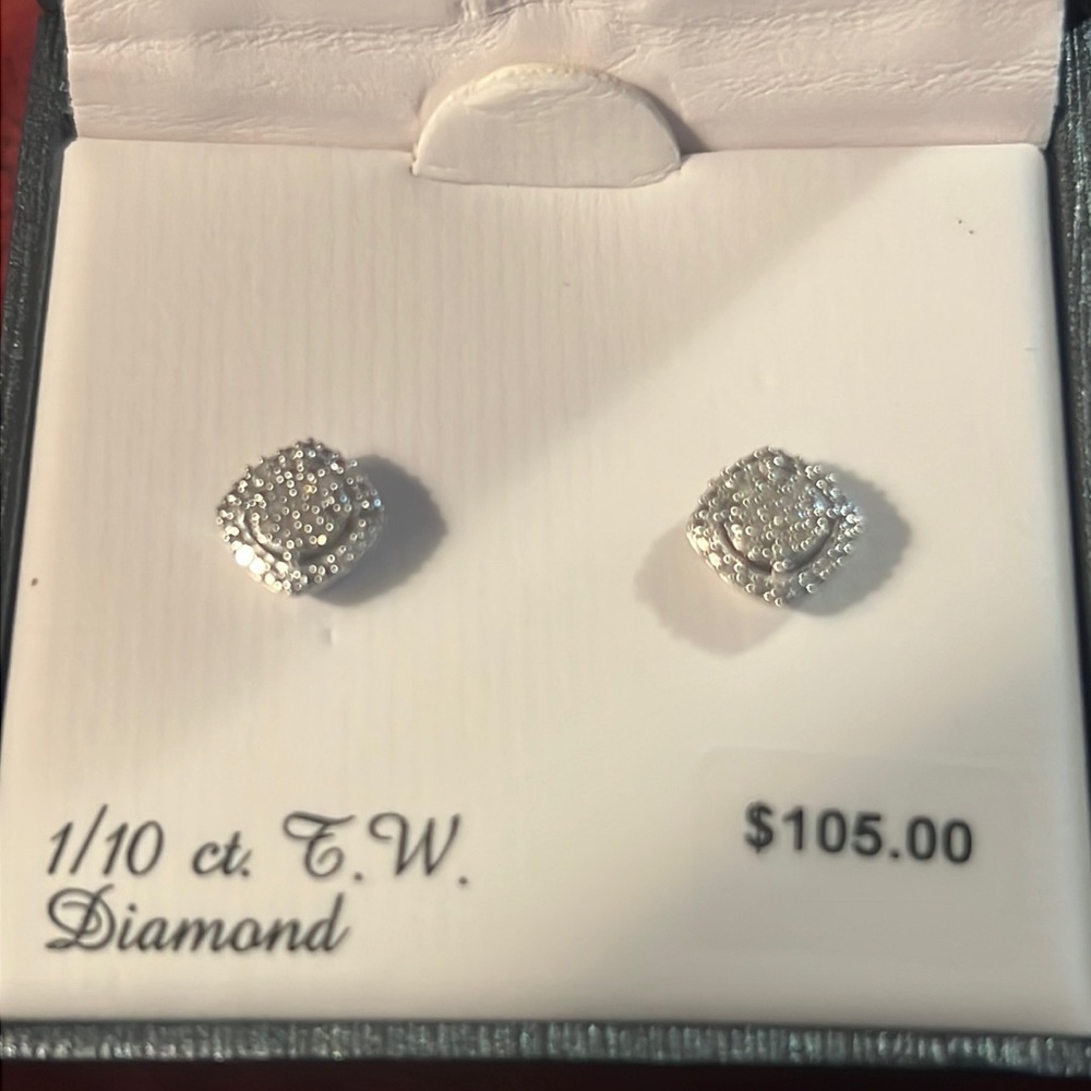 1/10 carat diamond earrings